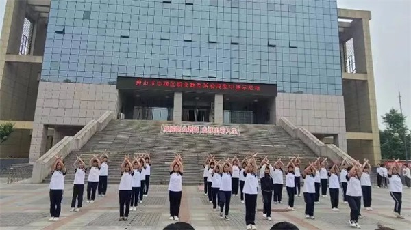 靓丽风采我先行 巾帼融情一家亲 ——丰润职教中心医学幼教部幼儿保育专业“保育杯”广场舞大赛