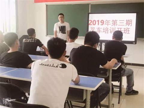 曹妃甸区职教中心2019年第三期叉车培训顺利开班