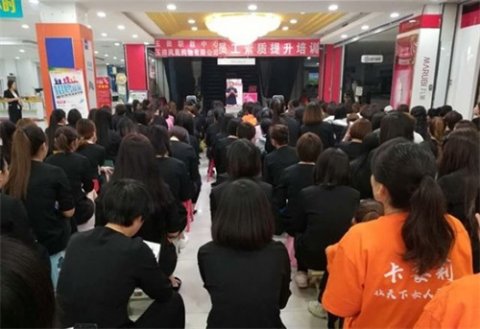 玉田职教中心为玉田县凤凰购物有限公司员工进行素质提升培训