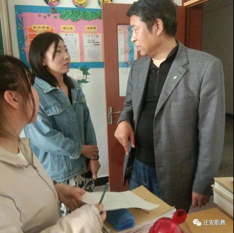 古墨轻磨满几香，砚池新浴灿生光――记迁安职教学前书法老师张桂生