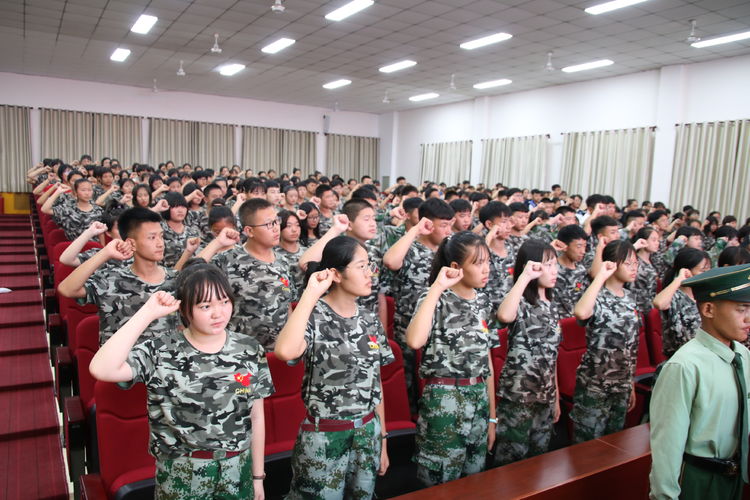 乐亭职校2019级新生爱国主义教育系列活动之——开学第一课，激扬中国情，逐梦新时代