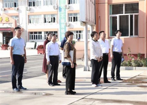 河北政法学院杨春英一行到乐亭综合职校考察交流