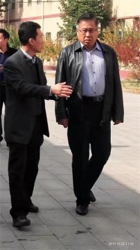 李俊朝区长对路南职校供暖问题进行现场调研