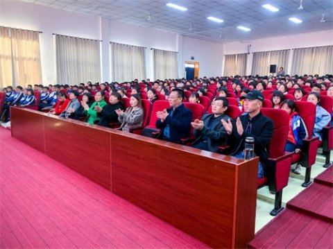 歌颂祖国 赞美职校——记乐亭职校主题演讲比赛