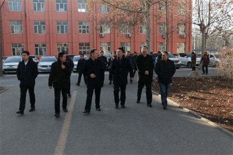马立存县长一行来乐亭职校视察校园安全工作