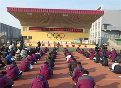 立国立法薪相传 诗书沐学励青年——曹妃甸区职教中心多措并举深入开展“国家宪法日”宣传教育活动