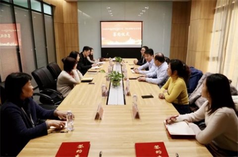 曹职院和北京红亚华宇科技有限公司举行校企合作签约仪式