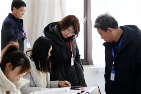 曹妃甸职业技术学院校领导深入期末考试现场进行巡考