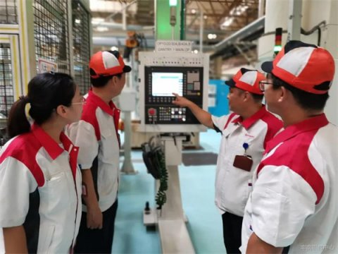丰南职教中心暑期组织专业课教师入企实践