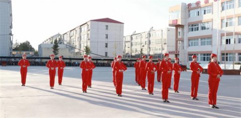 共舞风采社团 绝响青春校园——乐亭职校领导观摩指导特色社团活动