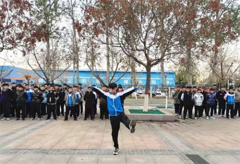 玉田职教中心机修专业部举行“文习弟子规、武练太极拳”系列活动