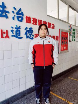 丰南职教中心：向拾金不昧的好学生吕炳欣同学学习！