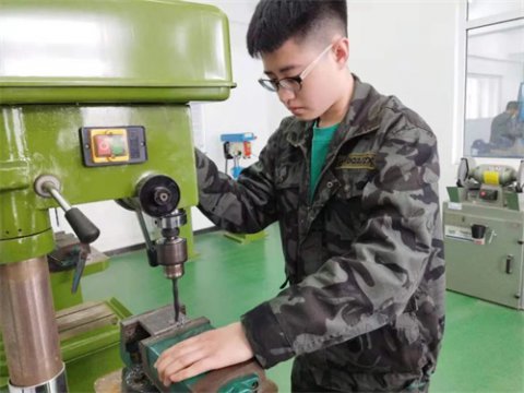 曹妃甸区职教中心李鑫博同学获评2021年度河北省“优秀共青团员”