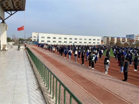 开平职校举行“学习习近平总书记七一讲话精神”主题升旗仪式