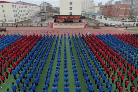学习道德模范 勇担大钊道义 ——乐亭职校举行道德教育主题升旗仪式