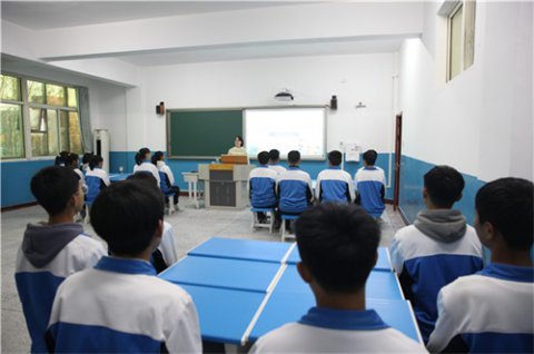 这样的心理游戏学生很沉浸 ——玉田职教中心心理健康中心开展“知己知彼，同舟共济”主题心理辅导活动
