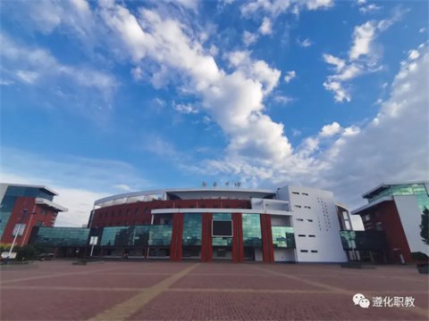 职教高考，助力中职学生考入大学--遵化市职教中心圆满完成2022年高职单招报名工作