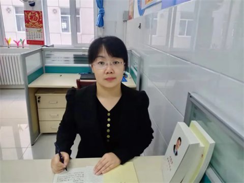 迁西职教中心优秀共产党员风采第一期:三尺讲台勤耕耘 一片丹心育英才 韩建瑛