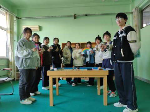 丰南职教中心“心育委员”心理成长小组体验沙盘游戏