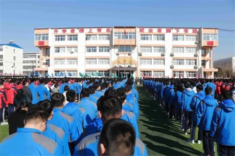 赢在起点 收获明天 ——乐亭职校举行新学期第一次升旗仪式