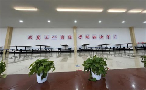 开平职校工会组织女教师开展欢度妇女节活动