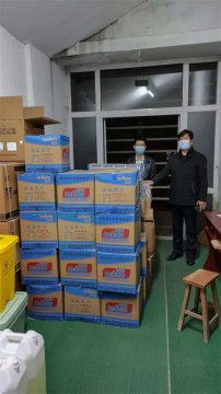 爱心凝聚力量 携手同心战“疫”——爱心企业向遵化市职教中心捐赠防疫物资