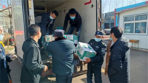 滦南职教中心：爱心企业捐赠口罩和消毒液 助力疫情防控
