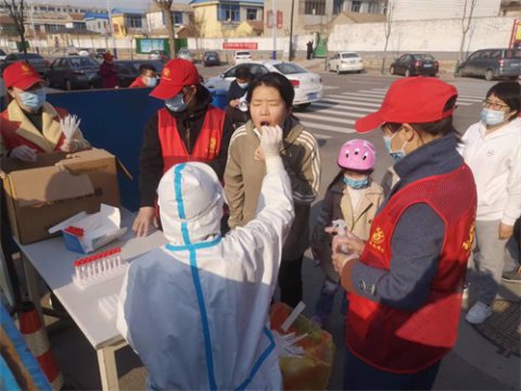 最美师者，一场特殊的“传道授业” ——阜金社区居民代表敬赠玉田职教中心融行志愿服务队“最美师者”锦旗