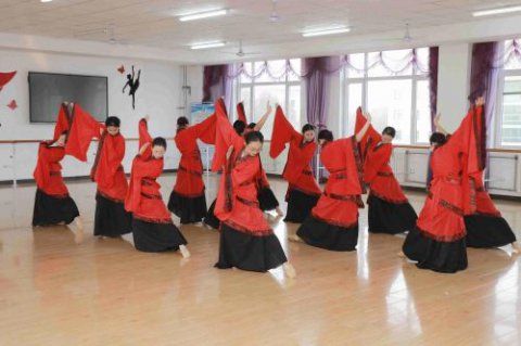 乐亭职校：“社团自助餐”助力学生高质量就业