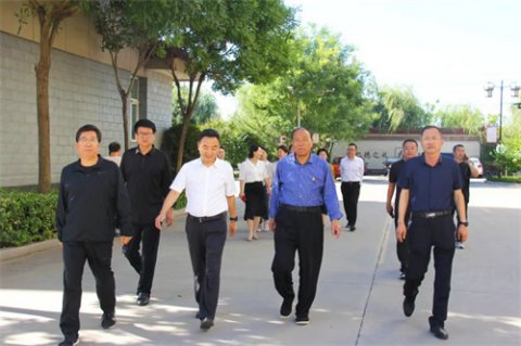 文以化人尊师重教，福润职教情暖师生——刘文福教师节慰问迁西职教中心教师