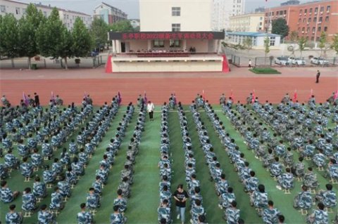 热血军训 迷彩青春——乐亭职校2022年度新生军训动员大会