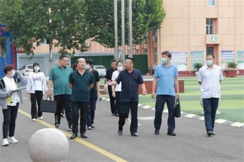 【乐职快讯】市县总工会领导莅临乐亭职校检查验收创新工作室建设情况