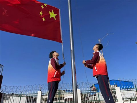 开平职校举行“以诚信为本、做守信之人”主题升旗仪式