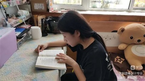 乐亭职校2021级形象设计专业学生的居家生活