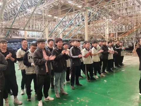 这份年终奖励真棒！ ——玉田职教中心学生李明爽在岗位实习中被评为年终优秀实习员工