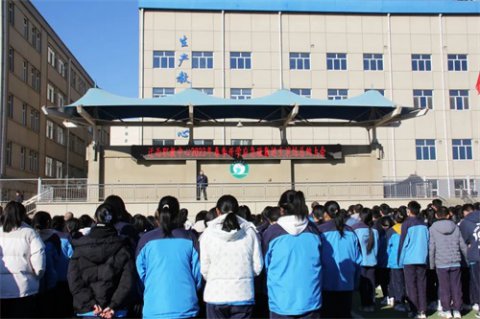 临“震”不慌 防患未“燃”——迁西职教中心举行应急疏散逃生演练活动