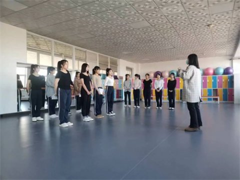 驻校园舞台，展阳光风采—— 滦州市职教中心文艺社团活动纪实