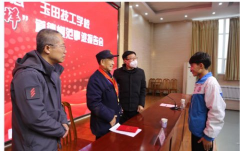 弘扬雷锋精神，争做优秀志愿者 ——玉田职教中心开展“学雷锋，争做优秀志愿者”主题教育系列活动启动暨“我身边的榜样”道德模范事迹报告会