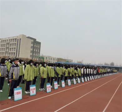 滦南县职业教育中心举行“践行文明礼仪 共创和谐校园”主题升旗仪式