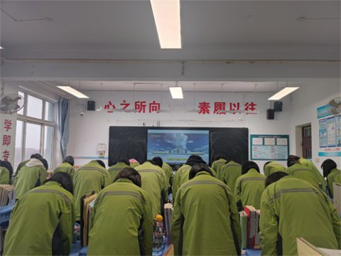 春雨洒洒泪满襟 青松滴翠寄深情——滦南县职业教育中心开展“清明祭英烈”主题系列活动