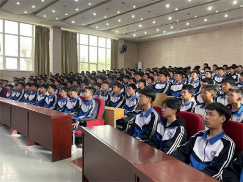 与法同行 护航青春助成长 ——玉田职教中心机电专业部开展法治教育讲座