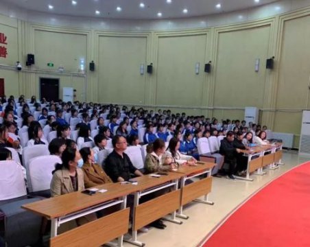 青春逢盛世 奋进正当时——丰润职教中心庆祝五四青年节诗歌朗诵比赛