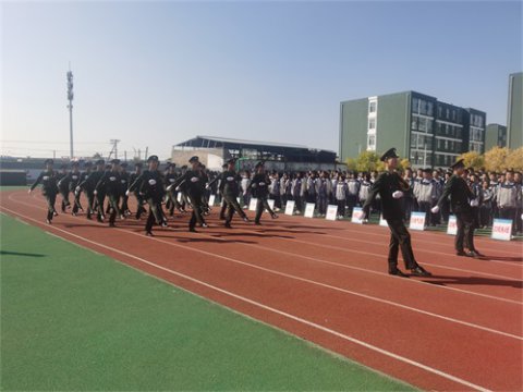 滦南县职业教育中心举行“养成良好行为习惯”主题升旗仪式