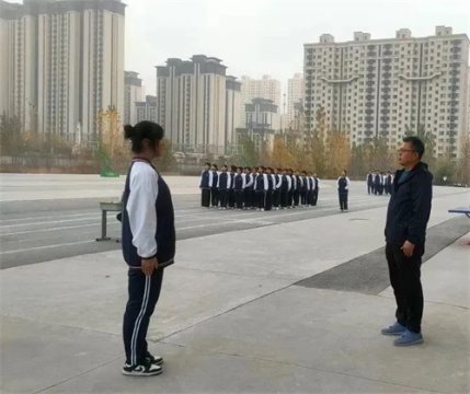 操场秋点兵 会操展风采 ——丰润职教中心医学幼教部开展队列会操比赛