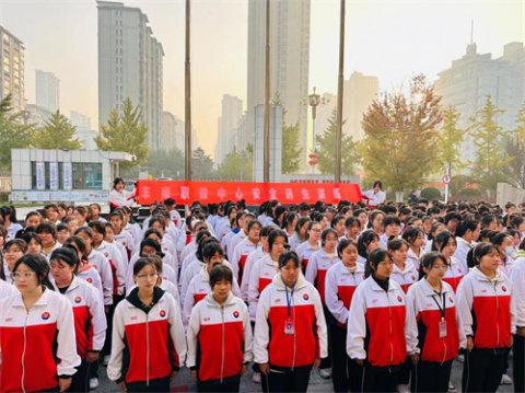 消防教育常抓不懈 安全演练警钟长鸣 ——丰南职教中心幼儿保育专业部消防安全逃生演练