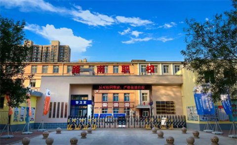 党建引领 筑梦职教——路南职校开展“教师榜样在身边”学习报告会