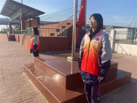 开平职校举行学习“习近平新时代中国特色社会主义思想”系列主题升旗仪式第二期——“中国特色社会主义经济建设”