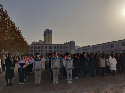  送花 全员育人导师制，亦师亦友共成长 ——滦州市卫校隆重举行“启智润心”全员导师制启动仪式