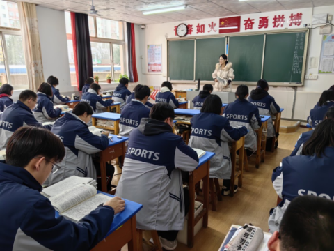 深入课堂问诊把脉，凝心聚力共铸高效课堂 ——滦南职教中心基础部听课活动