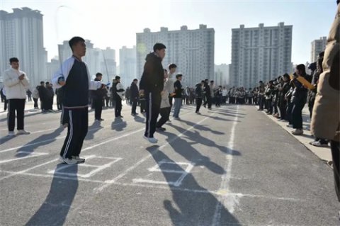 “绳”舞飞扬——丰润职教中心迎元旦举行跳绳比赛